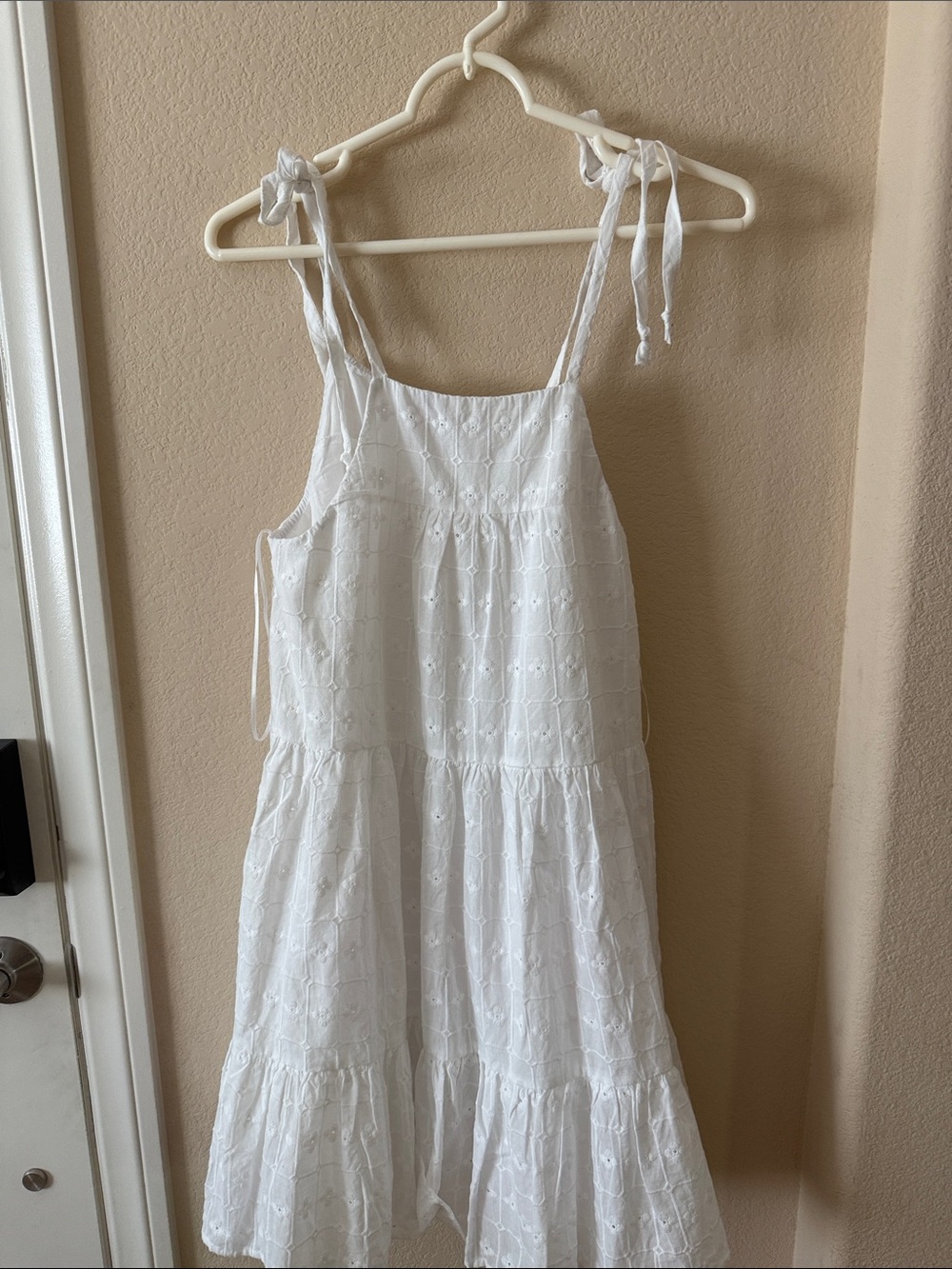 Francesca’s Women’s White Eyelet Tie-Shoulder Sundress